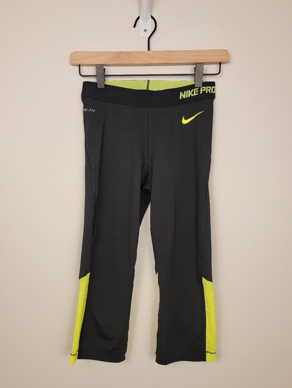 Nike Pro Hypercool Mid Rise Capri Leggings Black Volt Neon Green Mesh XS